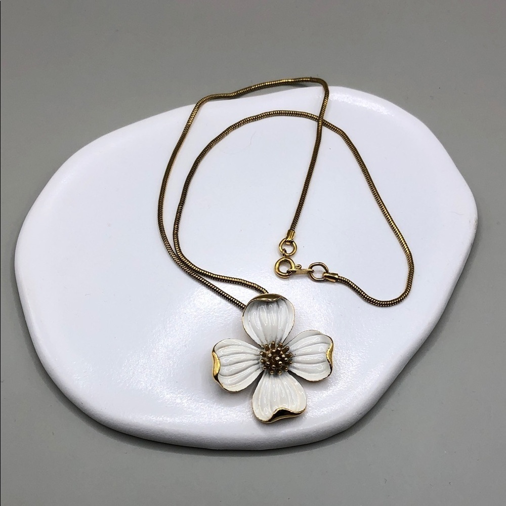 Vintage Crown Trifari Enamel Dogwood Flower Pendant Chain Necklace FREE EXTRA